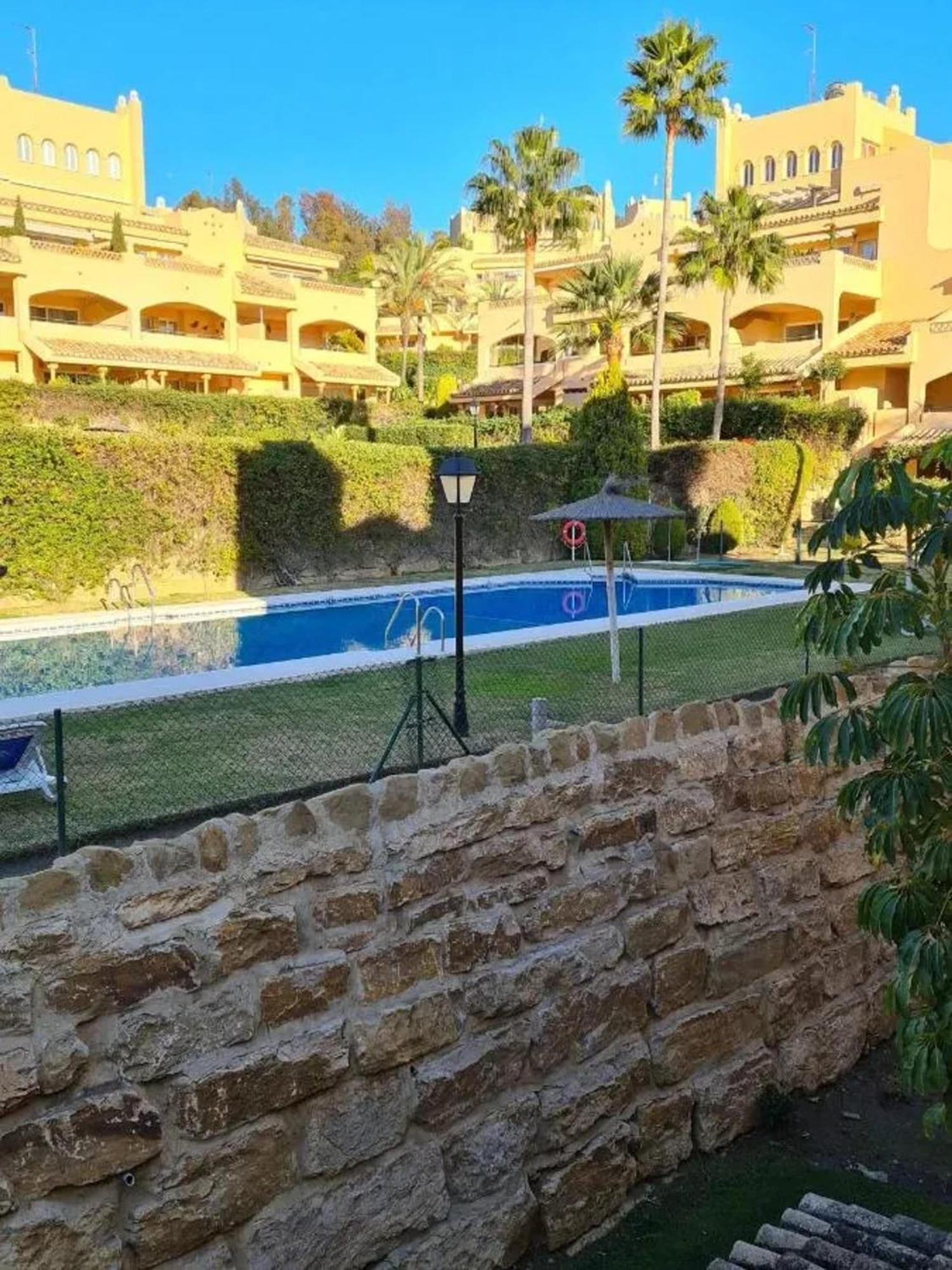 Family In With Pool Appartement