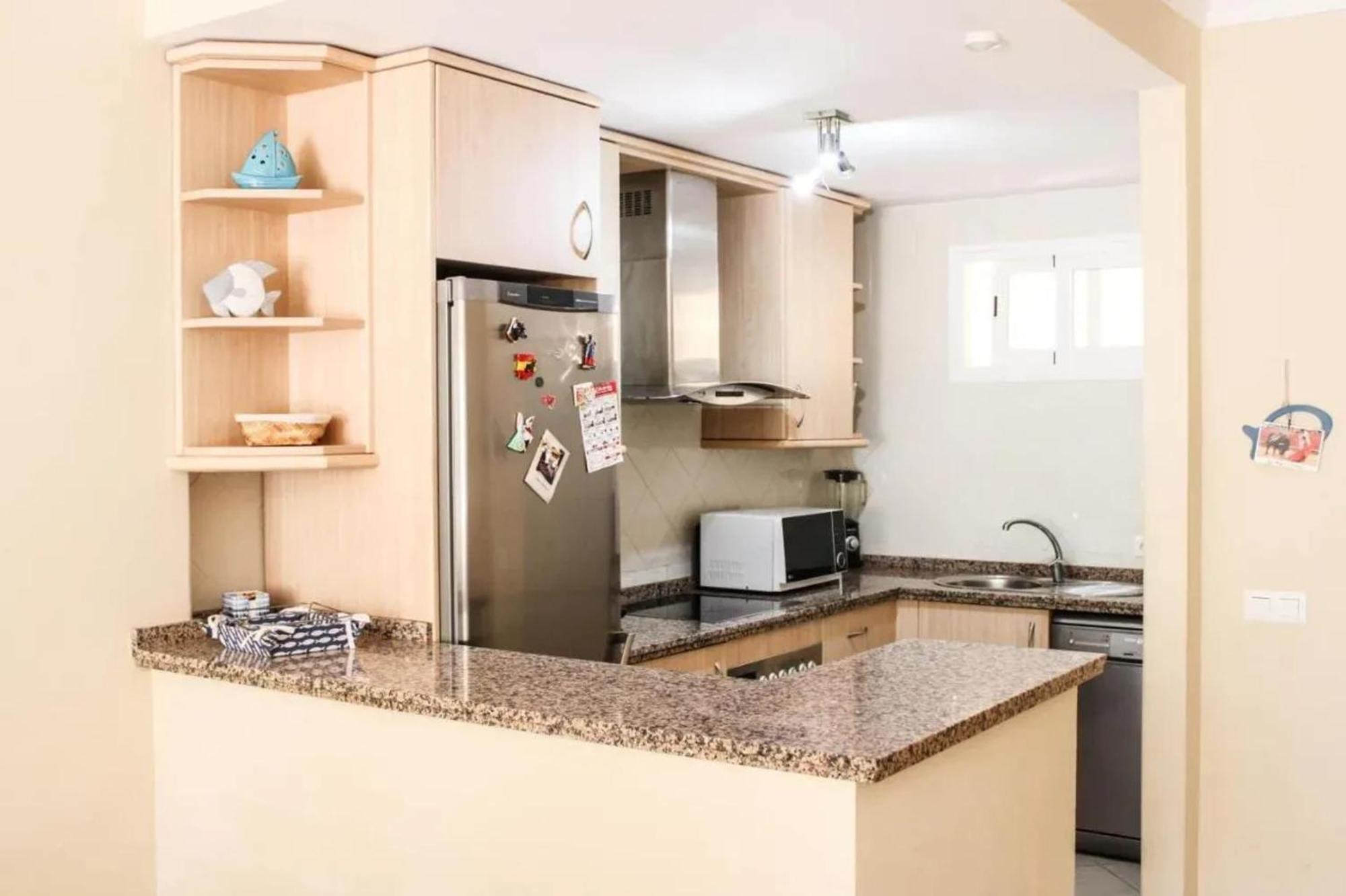Family In With Pool Apartemen Marbella